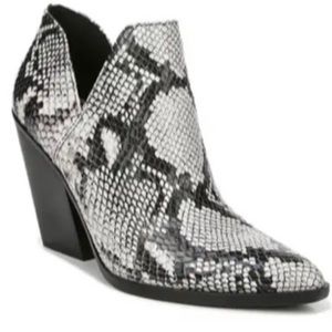 Naturlizer Rosetta Booties Leather Alabaster Snake Skin Print Size 9 NWT